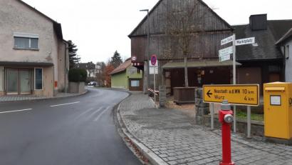Bild: Lowak
Endlich wieder freie Fahrt: Der Ausbau der Wurzer Straße in Neuhaus ist abgeschlossen.