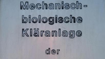 Bild: do
Ein dickes Fragezeichen steht auch hinter den Kosten zur Generalsanierung der in die Jahre gekommenen Kläranlage. Jedenfalls wird ein erheblicher Finanzierungsanteil über Verbesserungsbeiträge auf die Grundstückseigentümer zukommen