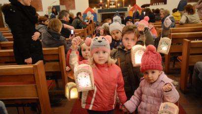 Archivbild: Gabi Schönberger
So wie in den vergangenen Jahren wird St. Martin heuer nicht. Am Freitag erreichte die Kindergärten in der Region ein Schreiben aus dem Landratsamt, das zur Folge haben kann, dass überhaupt keine Feiern stattfinden dürfen.