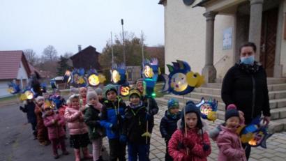 Bild: Kinderhaus Dorfpiraten/exb
Einen etwas anderen Martinszug erlebten die Kinder in diesem Jahr.