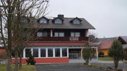Bild: wel
Das Cafe "Wintergarten" in Thanstein wird umgenutzt. Künftig wird hier die Fahrschule Unterricht anbieten.