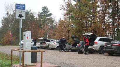 Bild: Hirsch
Der Steinberger See beschäftigte den Gemeinderat bei der Sitzung in mehrfacher Hinsicht. Zum einen ging es um eine neue Pumptrack-Anlage, die dort entstehen soll, zum anderen um den "Taucherparkplatz" (Bild) und und den „Parkplatz am Schwungrad“. Beide sind nun auch gebührenpflichtig.