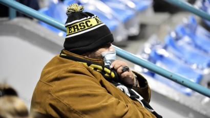 Archivbild: Hubert Ziegler
Die schlechte Nachricht für die Fans des ERSC Amberg: Womöglich geht es in der Saison 2020/21 nicht mehr weiter. Die gute: Die Löwen spielen auf alle Fälle in der Saison 2021/22 wieder in der Bayernliga, denn Auf- und Abstieg wird es in der Corona-Runde nicht geben.