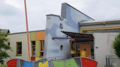 Symbolbild: Petra Hartl
Der Weg zu den Kinderbetreuungseinrichtung (hier das städtische Kinderhaus Tohuwabohu) wird für die Eltern durch die künftig zentral Anmeldung der Kinder einfacher.