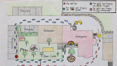 Bild: Julia Scheibl/exb
Kreative Wegweiser sorgen im Kindergarten St. Angelus in Nabburg dafür, dass Hygieneregeln schon bei den Kleinsten ankommen.