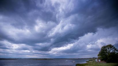 Bild: Jens Büttner/dpa
Der Deutsche Wetterdienst gab am Sonntagnachmittag eine Wetterwarnung für den Kreis Tirschenreuth raus.