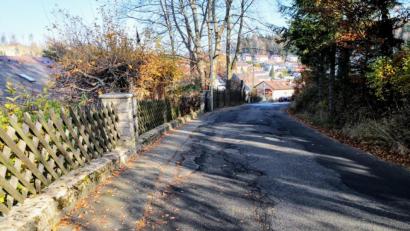 Bild: Gemeinde Flossenbürg/exb
Mehrere Millionen Euro dürfte die Sanierung der Straßen am oberen und unteren Plattenberg kosten; ohne Straßenausbaubeiträge ist das von der Gemeinde derzeit nicht zu stemmen.