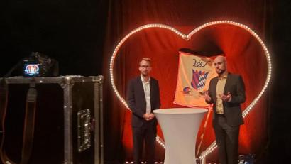 Bild: fjo
Die VFV-Präsidenten Daniel Marx (links) und Thomas Meyer stehen diesmal bei der Proklamation im Mittelpunkt.