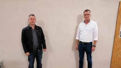 Bild: fg
Zum Neuen Sprecher des Ortsteils Weihern wurde von den Bewohnern dort Georg Ott gewählt. Bürgermeister Hermann Falk gratuliert ihm.
