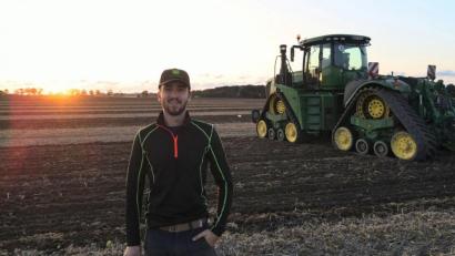 Repro: uz
Luca Lang genießt die Aussaat bei Sonnenaufgang auf der Insel Rügen.