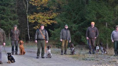 Bild: Siegfried Herzog/exb
Bernhard Kost, Siegmund Kulzer, Markus Zölch, Ludwig Eckert sowie die Lehrgangsleiter Stefan Riedl und Siegfried Herzog (von links)