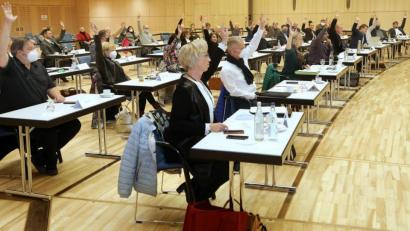 Bild: Wolfgang Steinbacher
Starkes Votum für das Ratsbegehren pro Weiden-West IV. Nur vier Stadträte stimmten gegen das Planungsvorhaben, drei waren als Vertretungsberechtigte des Aktionsbündnisses "Walderhalt" von der Diskussion und Abstimmung ausgeschlossen.