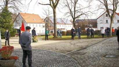 Bild: njn
Bei der Feier des Volkstrauertags in Wildenreuth sprachen Pfarrer Manuel Sauer und Bürgermeister Johannes Reger.