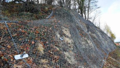 Bild: Andreas Royer
Mit einem Netz erhielt die Felswand an der Straße Am Spittlberg neue Stabilität.