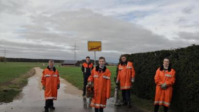 Bild: egl
Die Jugendlichen, die sich um die Hydranten kümmerten (von links): Ben Scharl, Jugendwart Michael Birner, Luca Schmidt, Lukas Greiner und Katarina Filin.