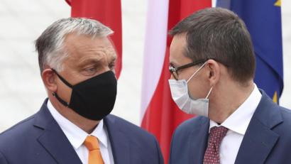 Bild: Czarek Sokolowski/AP/dpa
der ungarische Premier Viktor Orban (links) und sein polnischer Amtskollege Mateusz Morawiecki.