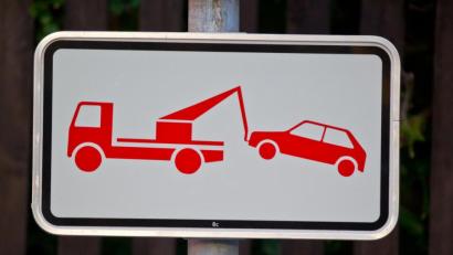 Symbolbild: Daniel Karmann/dpa
Nicht gestohlen, sondern abgeschleppt worden ist der Audi eines 37-Jährigen.