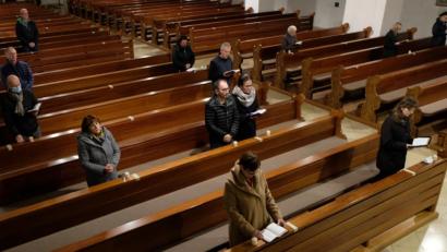 Bild: le
Pfarrer Max Früchtl feierte mit allen ehrenamtlichen Helfern der Pfarrei einen Dankgottesdienst und sprach ihnen seine Anerkennung aus.