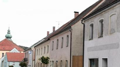 Bild: Portner
Die Nabburger Straße ist mit Leerständen gepflastert. Eine Machbarkeitsstudie für die künftige Nutzung eines Anwesens sowie die Quartierstudie „Stadtmitte“ sollen 2021 neue Ideen zutage fördern.