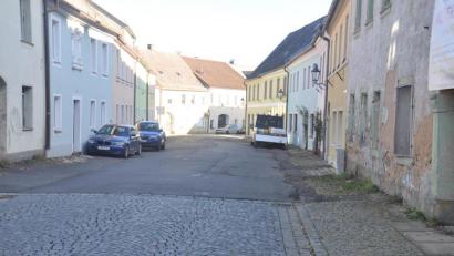 Bild: ws
Beim Umbau und der Sanierung der Bischof-Senestrey-Straße hat der Stadtrat im Jahresantrag rund 575 000 Euro an förderfähigen Kosten genannt.