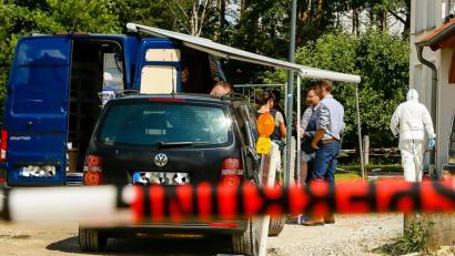 Bild: Clemens Hösamer
In einem Einfamilienhaus in Büchelkühn (Stadt Schwandorf) hatte die Polizei zwei Tote gefunden.