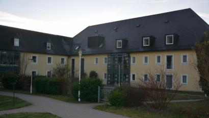 Bild: jr
Auch im Theresianum in Konnersreuth sind Coronafälle zu verzeichnen. Eine Pflegekraft und neun Bewohner wurden positiv auf Covid-19 getestet.