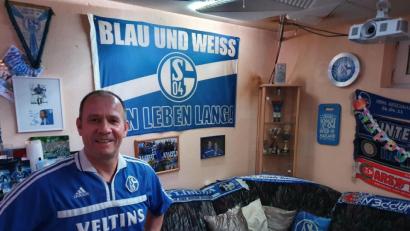 Bild: mr
Stefan Milewski in seinem Schalke-Keller in Pfreimd.