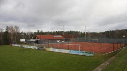 Bild: wro
Der Pachtvertrag für das DJK-Sportgelände im Südosten Falkenbergs wurde auf einstimmigen Beschluss des Marktrates bis 2050 verlängert.