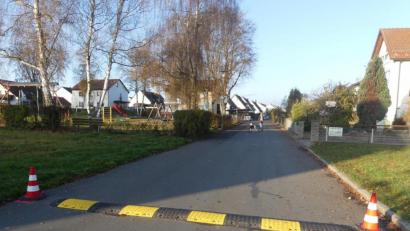 Bild: rn
Die Nutzer des Kinderspielplatzes "Kreuzkirche" freuen sich über langsame Autos.