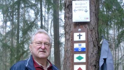 Bild: sh
Nach gut 20 Jahren als Betreuer und Markierer des Main-Donau-Weges im Abschnitt Rödlas bis Trichenricht hat Ewald Großmann seinen Arbeitsmantel an den Nagel gehängt.