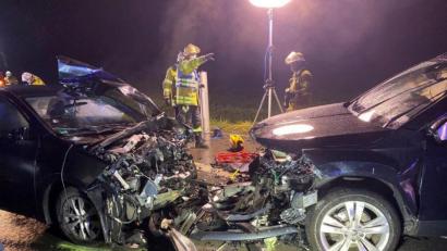 Bild: Polizeiinspektion Amberg
Unfall auf der AS 30 zwischen Raigering und Immenstetten: Zwei Autos stoßen frontal ineinander. Ein Kind (8) wurde schwer verletzt.