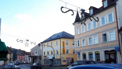 Bild: pz
Die Straßenlaternen über der großen Ampelkreuzung in der Innenstadt werden ebenfalls abmontiert.