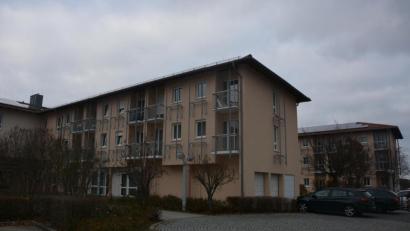 Bild: jr
Für Besucher ist das Seniorenheim Phönix in Mitterteich aktuelle geschlossen. Das Haus steht unter Quarantäne. Trotzdem versuchen Mitarbeiter Kontakte über andere Kanäle zwischen Angehörigen und Bewohnern zu ermöglichen.