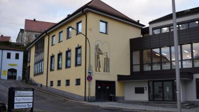 Bild: bnr
Das Archiv der Verwaltungsgemeinschaft Nabburg wird im Untergeschoss des ehemaligen Sparkassengebäudes angesiedelt. Ende 2021 soll es bezugsfertig sein.