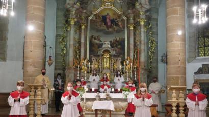 Bild: jzk
„Nicht nur Jesus brauchte vor 2 000 Jahren Mitarbeiter, auch wir brauchen heute Mitarbeiter, die sich in der Kirche engagieren“, betonte Stadtpfarrer Thomas Kraus bei der Ministrantenaufnahme.
