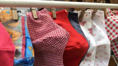 Bild: Sabine Schiml
Die Maske begleitet die Bevölkerung seit Beginn der Pandemie. Da die Infektionszahlen weiterhin hoch sind, könnten die Beschränkungen anhalten.