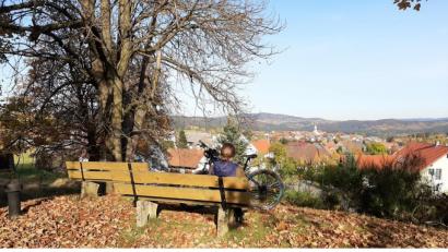 Bild: Sabrina Stoiber/exb
Der Blick auf Weiding und Stadlern offenbart sich auf dem herbstlichen Motiv, das Sabrina Stoiber bei der ILE Brückenland Bayern-Böhmen eingereicht hat.