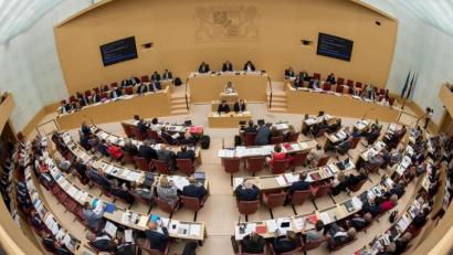 Bild: Peter Kneffel
Abgeordnete nehmen an der Plenarsitzung im Landtag Bayern teil. Foto: Peter Kneffel/Archivbild