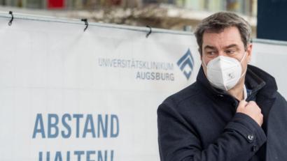 Bild: Stefan Puchner/dpa
Markus Söder (CSU), Ministerpräsident von Bayern, vor der Uniklinik Augsburg.