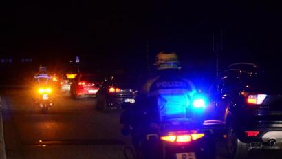 Bild: uz
Autocorso von Corona-Leugnern durch den Weidener Feierabendverehr.