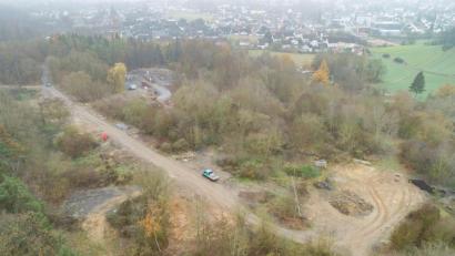 Bild: Thilo Hierstetter
Blick auf die zentrale Fläche des Sanierungsgebietes. Die Einrichtungen des städtischen Bauhofes wie etwa die Salzsilos müssen komplett weichen.
