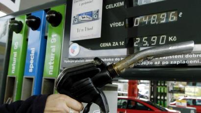 Bild: Armin Weigel/dpa
Ob billig Tanken jenseits der Grenze wieder erlaubt ist, bleibt unklar.