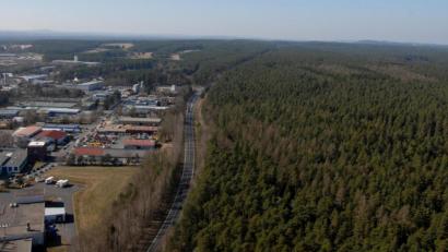 Archivbild: Michael Ascherl 
Das Gewerbegebiet Weiden-West IV soll gegenüber West III/Brandweiher entstehen.