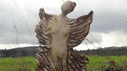 Bild: soj
Den Engel hat Bert Flor aus Ebnath wieder neu angefertigt.