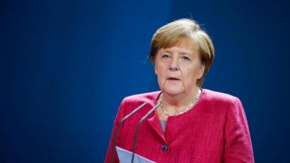 Bild: Axel Schmidt/dpa
Bundeskanzlerin Angela Merkel verkündete am späten Mittwochabend die Entscheidung von Bund und Ländern: Der Teil-Lockdown zur Eindämmung der Corona-Infektionszahlen wird verlängert.