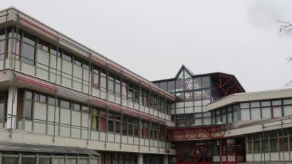 Bild: uz
Auch die Verantwortlichen im Weidener Elly-Heuss-Gymnasium hängen noch in der Luft.