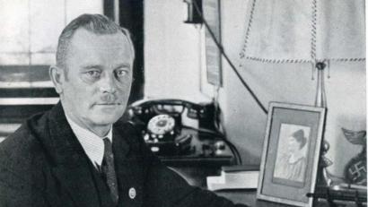 Bild: Stadtarchiv Weiden
Spediteur Hans Harbauer war in Weiden "Parteigenosse der ersten Stunde" und Oberbürgermeister bis 1945.. 1939 ehrte ihn der Weidener Stadtrat mit der Max-Reger-Plakette.