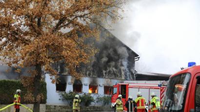 Bild: njn
Rund 130 Feuerwehrleute waren am Einsatzort. Es dauerte rund zwei Stunden, bis das Feuer unter Kontrolle gebracht werden konnte.
