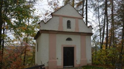 Bild: jr
Am Freitag, 4. Dezember, wird ein Adventsfenster auch an der Kalvarienbergkapelle erstrahlen. Die Aktion „Lebendiger Adventskalender“ findet heuer zum zehnten Mal in Konnersreuth statt.