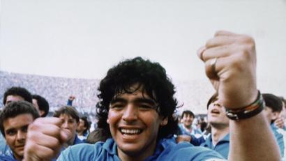 Bild: Meazza Sambucetti
Diego Maradona wurde zweimal mit dem SSC Neapel italienischer Meister. Die Fußballfans verehrten den Argentinier fast wie einen Gott.